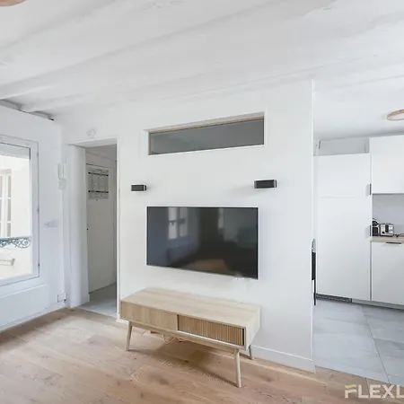 Spacious And Charming One-bedroom In The 3rd District Διαμέρισμα Παρίσι