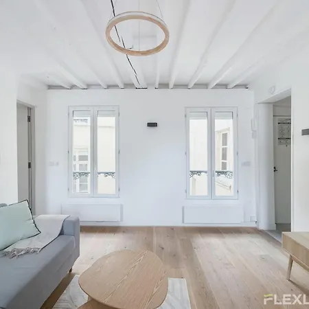 Spacious And Charming One-bedroom In The 3rd District * Paris