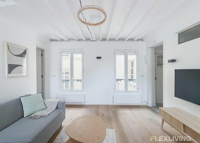 Spacious And Charming One-bedroom In The 3rd District * Paris