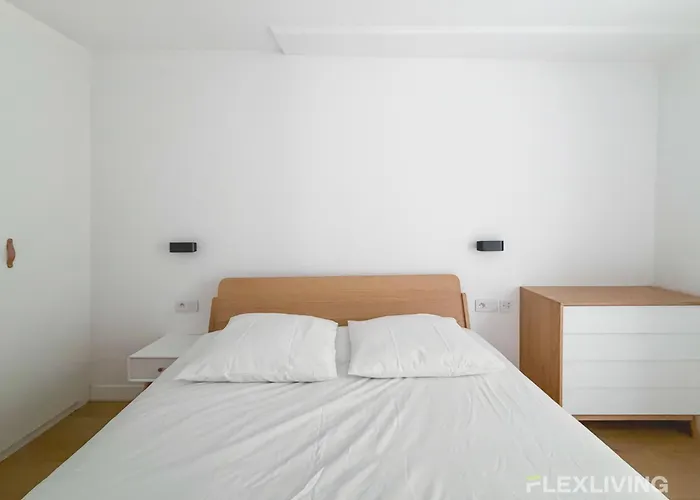 Spacious And Charming One-bedroom In The 3rd District Appartement Paris